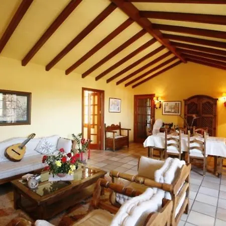 בית נופש Vivelorural Rosas Con Piscina אגאטה