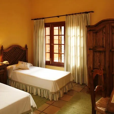 Holiday home Vivelorural Rosas Con Piscina